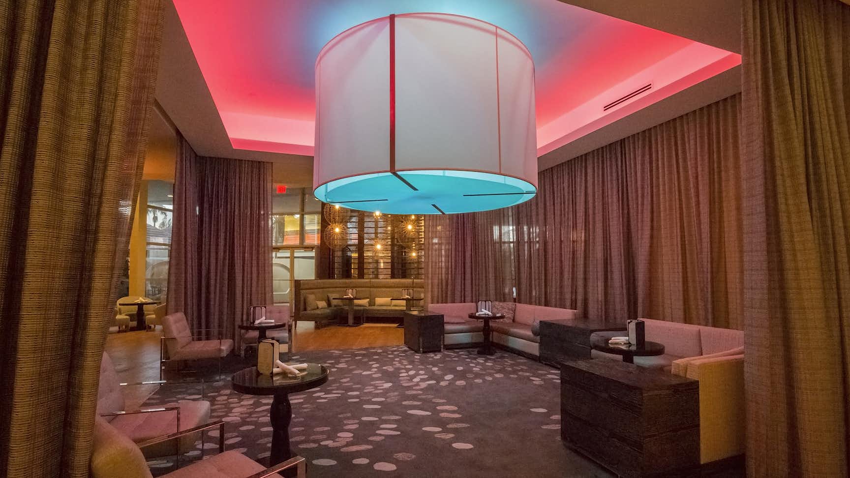Chill out lounge 675b412e22853